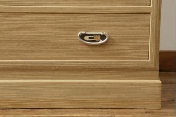 中古　美品　伝統工芸士　田澤謙介作　かくし付き　落ち着きを感じるシックなデザインの金具が印象的な加茂総桐箪笥(大丸、総桐たんす、着物箪笥、チェスト、引き出し)(R-058594)