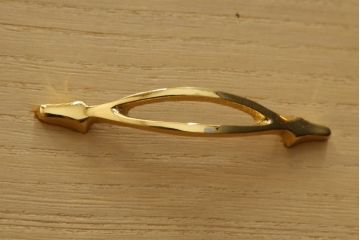 中古　極上美品　香川漆器　伝統工芸士・小松庄一作　かくし付き　桐材　色彩豊かな漆絵が優美な存在感を放つ衣装箪笥(着物箪笥、収納箪笥、引き出し、桐箪笥)(R-058595)