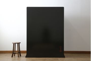 中古　極上美品　香川漆器　伝統工芸士・小松庄一作　かくし付き　桐材　色彩豊かな漆絵が優美な存在感を放つ衣装箪笥(着物箪笥、収納箪笥、引き出し、桐箪笥)(R-058595)