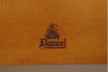中古　美品　横浜ダニエル(daniel)　A-532　3人掛け　木の温もりを感じるベンチロングチェア(ベンチ、ダイニングチェア、板座、長椅子)(定価約45万円)(R-058600)