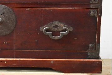 和製アンティーク　長い時を経て刻まれた風合いが趣溢れる重ね米沢箪笥(和たんす、時代箪笥、衣装タンス、収納箪笥、引き出し)(R-058601)