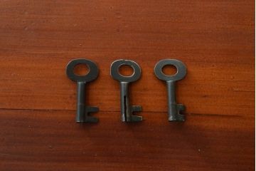 和製アンティーク　長い時を経て刻まれた風合いが趣溢れる重ね米沢箪笥(和たんす、時代箪笥、衣装タンス、収納箪笥、引き出し)(R-058601)