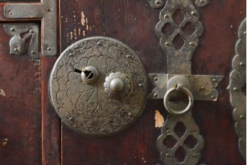 和製アンティーク　長い時を経て刻まれた風合いが趣溢れる米沢箪笥・上段(ローボード、ローチェスト、和たんす、時代箪笥、衣装タンス、引き出し)(R-058602)