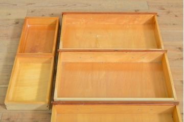 中古　横浜クラシック家具　ダニエル(Daniel)　ドレッサーリメイク　艶やかな木肌が高級感を醸し出すサイドボード(サイドチェスト、洋服タンス、引き出し)(R-058604)