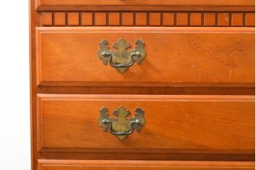 中古　横浜クラシック家具　ダニエル(Daniel)　ドレッサーリメイク　艶やかな木肌が高級感を醸し出すサイドボード(サイドチェスト、洋服タンス、引き出し)(R-058604)