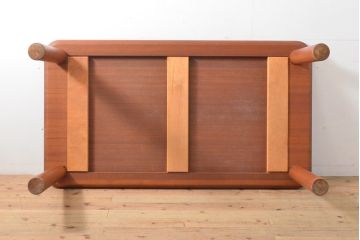 ビンテージ家具　北欧デザイン　チーク材　シンプルなデザインでお部屋に馴染みやすいダイニングテーブル(ヴィンテージ)(R-058605)