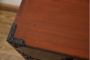 和製アンティーク　前面栗材　漆のキレイな蝶覆輪金具の米沢箪笥(和たんす、時代箪笥、衣装タンス、引き出し、チェスト)(R-058610)