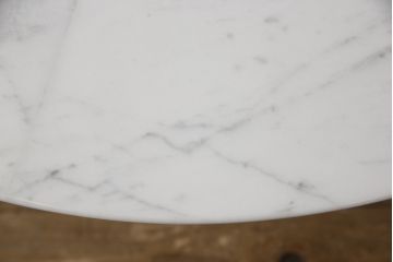 中古　美品　arflex(アルフレックス)　UVI(ウビ)　ラウラ・グリツィオッティデザイン　高級感あふれる大理石天板のセンターテーブル(サイドテーブル、コーヒーテーブル、ラウンドテーブル)(定価約22万8千円円)(R-058612)