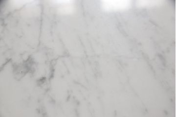 中古　美品　arflex(アルフレックス)　UVI(ウビ)　ラウラ・グリツィオッティデザイン　高級感あふれる大理石天板のセンターテーブル(サイドテーブル、コーヒーテーブル、ラウンドテーブル)(定価約22万8千円円)(R-058612)