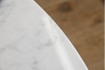 中古　美品　arflex(アルフレックス)　UVI(ウビ)　ラウラ・グリツィオッティデザイン　高級感あふれる大理石天板のセンターテーブル(サイドテーブル、コーヒーテーブル、ラウンドテーブル)(定価約22万8千円円)(R-058612)
