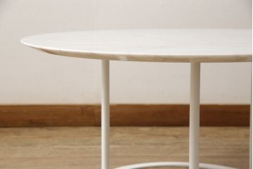 中古　美品　arflex(アルフレックス)　UVI(ウビ)　ラウラ・グリツィオッティデザイン　高級感あふれる大理石天板のセンターテーブル(サイドテーブル、コーヒーテーブル、ラウンドテーブル)(定価約22万8千円円)(R-058612)