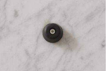 中古　美品　arflex(アルフレックス)　UVI(ウビ)　ラウラ・グリツィオッティデザイン　高級感あふれる大理石天板のセンターテーブル(サイドテーブル、コーヒーテーブル、ラウンドテーブル)(定価約22万8千円円)(R-058612)