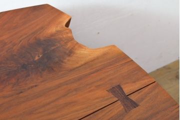 和製ヴィンテージ　ジョージナカシマ　桜製作所　ウォールナット　MINGUREN(ミングレン)　素材の形を活かしたデザインが魅力的な低めのダイニングテーブル(ジョージ・ナカシマ、コーヒーテーブル、センターテーブル、机、作業台、ビンテージ)(R058613)
