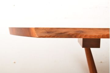 和製ヴィンテージ　ジョージナカシマ　桜製作所　ウォールナット　MINGUREN(ミングレン)　素材の形を活かしたデザインが魅力的な低めのダイニングテーブル(ジョージ・ナカシマ、コーヒーテーブル、センターテーブル、机、作業台、ビンテージ)(R058613)