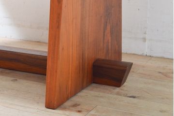和製ヴィンテージ　ジョージナカシマ　桜製作所　ウォールナット　MINGUREN(ミングレン)　素材の形を活かしたデザインが魅力的な低めのダイニングテーブル(ジョージ・ナカシマ、コーヒーテーブル、センターテーブル、机、作業台、ビンテージ)(R058613)