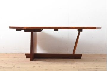 和製ヴィンテージ　ジョージナカシマ　桜製作所　ウォールナット　MINGUREN(ミングレン)　素材の形を活かしたデザインが魅力的な低めのダイニングテーブル(ジョージ・ナカシマ、コーヒーテーブル、センターテーブル、机、作業台、ビンテージ)(R058613)