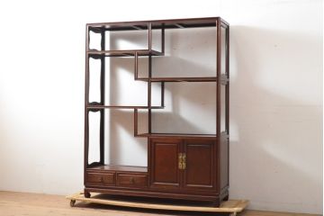 ビンテージ家具　上手物!　カリン(花梨)材　アジアンテイストのお部屋にオススメの飾り棚(茶棚、違い棚、戸棚、ヴィンテージ)(R-058618)