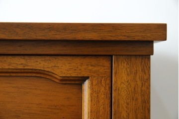 中古　DREXEL HERITAGE(ドレクセルヘリテイジ)　Triune(トライユン)　気品ある佇まいが美しいランジェリーチェスト(サイドチェスト、引き出し)　定価約43万円相当　(R-058621)