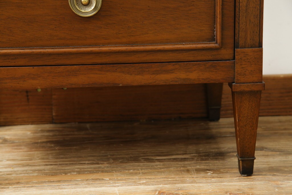 中古　DREXEL HERITAGE(ドレクセルヘリテイジ)　Triune(トライユン)　気品ある佇まいが美しいランジェリーチェスト(サイドチェスト、引き出し)　定価約43万円相当　(R-058621)