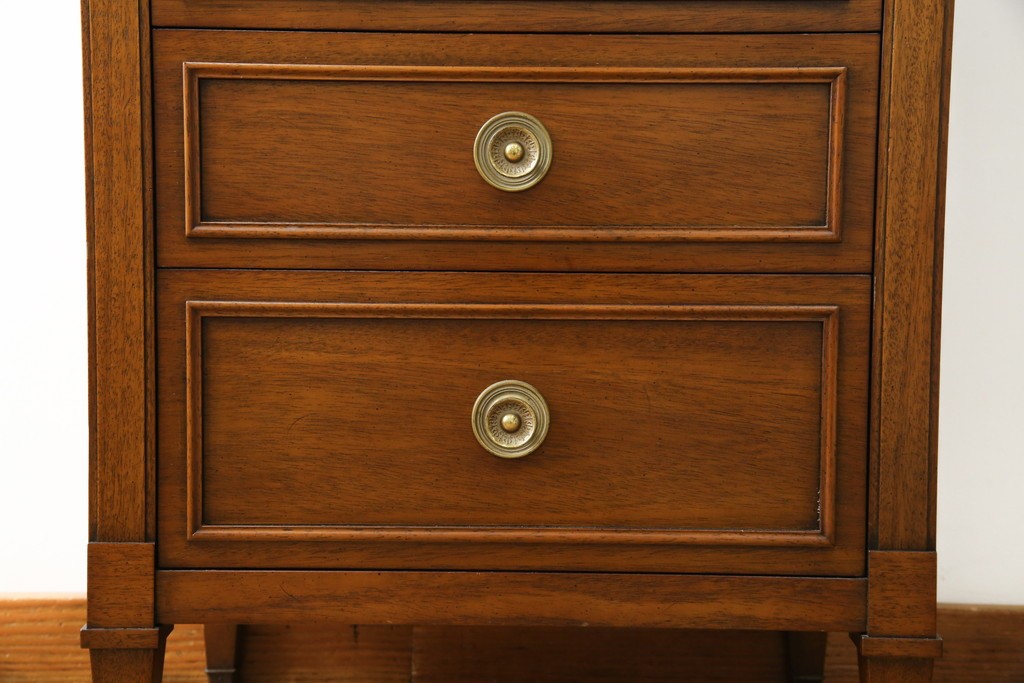 中古　DREXEL HERITAGE(ドレクセルヘリテイジ)　Triune(トライユン)　気品ある佇まいが美しいランジェリーチェスト(サイドチェスト、引き出し)　定価約43万円相当　(R-058621)