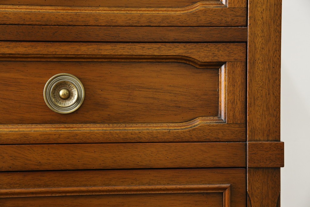 中古　DREXEL HERITAGE(ドレクセルヘリテイジ)　Triune(トライユン)　気品ある佇まいが美しいランジェリーチェスト(サイドチェスト、引き出し)　定価約43万円相当　(R-058621)