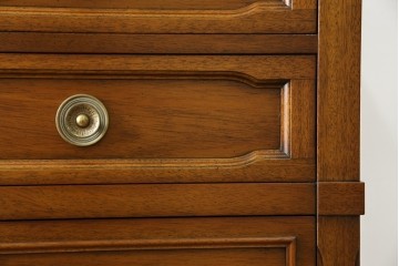 中古　DREXEL HERITAGE(ドレクセルヘリテイジ)　Triune(トライユン)　気品ある佇まいが美しいランジェリーチェスト(サイドチェスト、引き出し)　定価約43万円相当　(R-058621)