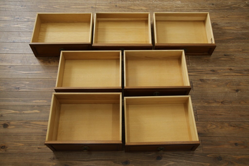 中古　DREXEL HERITAGE(ドレクセルヘリテイジ)　Triune(トライユン)　気品ある佇まいが美しいランジェリーチェスト(サイドチェスト、引き出し)　定価約43万円相当　(R-058621)