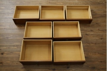 中古　DREXEL HERITAGE(ドレクセルヘリテイジ)　Triune(トライユン)　気品ある佇まいが美しいランジェリーチェスト(サイドチェスト、引き出し)　定価約43万円相当　(R-058621)