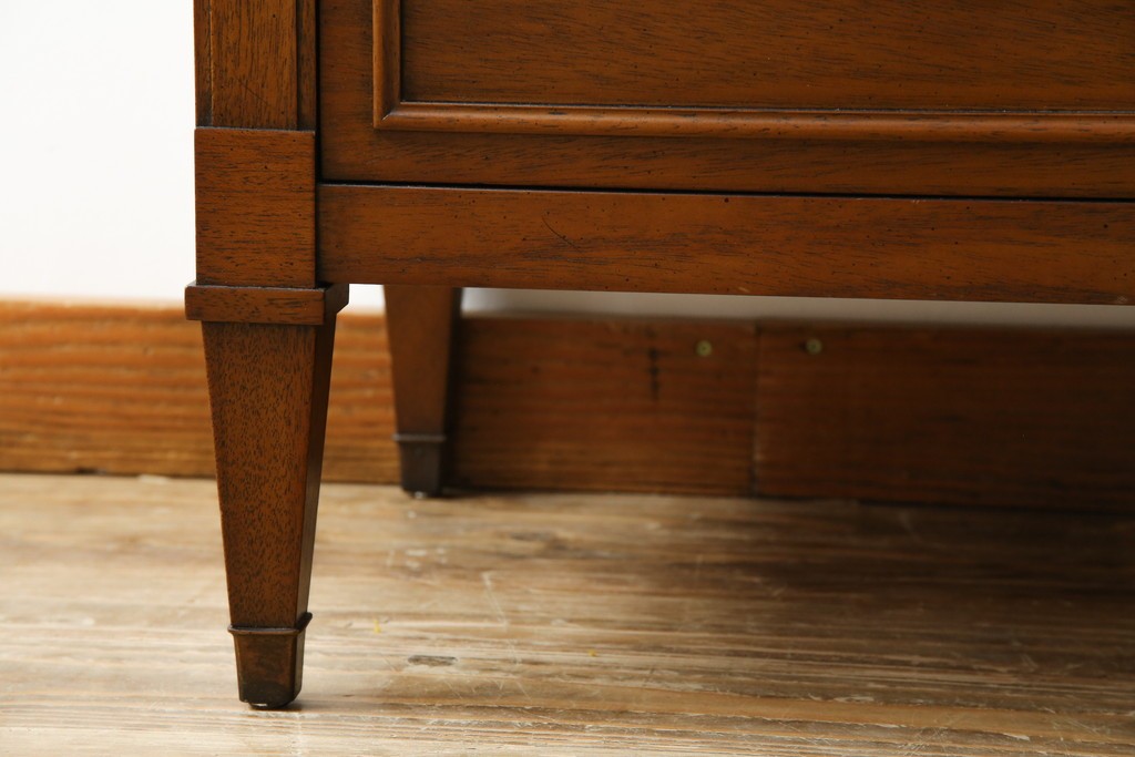 中古　DREXEL HERITAGE(ドレクセルヘリテイジ)　Triune(トライユン)　気品ある佇まいが美しいランジェリーチェスト(サイドチェスト、引き出し)　定価約43万円相当　(R-058621)