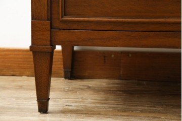 中古　DREXEL HERITAGE(ドレクセルヘリテイジ)　Triune(トライユン)　気品ある佇まいが美しいランジェリーチェスト(サイドチェスト、引き出し)　定価約43万円相当　(R-058621)