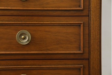 中古　DREXEL HERITAGE(ドレクセルヘリテイジ)　Triune(トライユン)　気品ある佇まいが美しいランジェリーチェスト(サイドチェスト、引き出し)　定価約43万円相当　(R-058621)