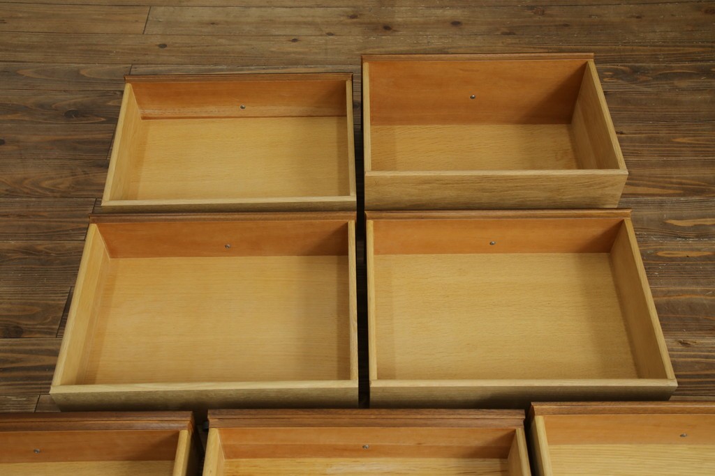 中古　DREXEL HERITAGE(ドレクセルヘリテイジ)　Triune(トライユン)　気品ある佇まいが美しいランジェリーチェスト(サイドチェスト、引き出し)　定価約43万円相当　(R-058621)