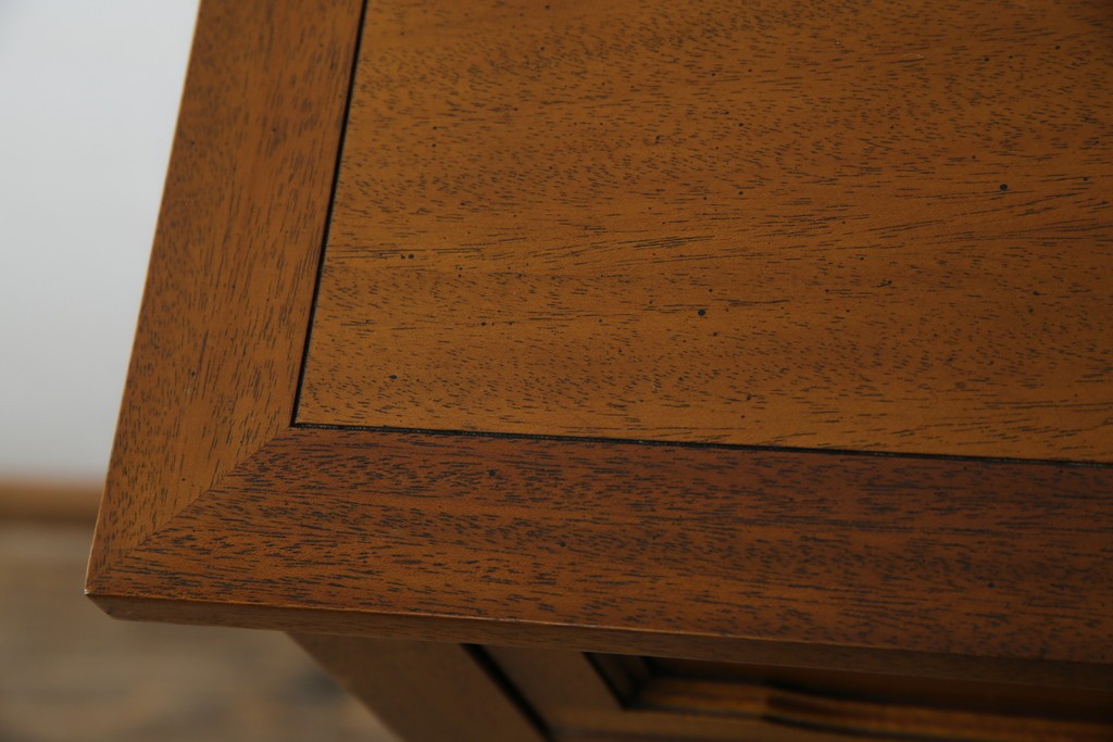 中古　DREXEL HERITAGE(ドレクセルヘリテイジ)　Triune(トライユン)　気品ある佇まいが美しいランジェリーチェスト(サイドチェスト、引き出し)　定価約43万円相当　(R-058621)