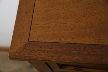 中古　DREXEL HERITAGE(ドレクセルヘリテイジ)　Triune(トライユン)　気品ある佇まいが美しいランジェリーチェスト(サイドチェスト、引き出し)　定価約43万円相当　(R-058621)