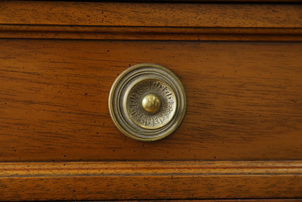 中古　DREXEL HERITAGE(ドレクセルヘリテイジ)　Triune(トライユン)　気品ある佇まいが美しいランジェリーチェスト(サイドチェスト、引き出し)　定価約43万円相当　(R-058621)