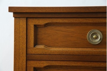 中古　DREXEL HERITAGE(ドレクセルヘリテイジ)　Triune(トライユン)　気品ある佇まいが美しいランジェリーチェスト(サイドチェスト、引き出し)　定価約43万円相当　(R-058621)