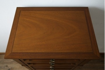 中古　DREXEL HERITAGE(ドレクセルヘリテイジ)　Triune(トライユン)　気品ある佇まいが美しいランジェリーチェスト(サイドチェスト、引き出し)　定価約43万円相当　(R-058621)