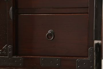 和製アンティーク　前面栗材　漆の綺麗な二段重ね米沢箪笥(時代箪笥、和タンス、収納たんす、衣装箪笥、チェスト、引き出し)(R-058623)