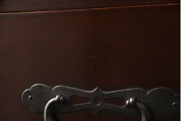 和製アンティーク　前面栗材　漆の綺麗な二段重ね米沢箪笥(時代箪笥、和タンス、収納たんす、衣装箪笥、チェスト、引き出し)(R-058623)