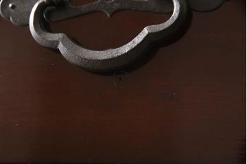 和製アンティーク　前面栗材　漆の綺麗な二段重ね米沢箪笥(時代箪笥、和タンス、収納たんす、衣装箪笥、チェスト、引き出し)(R-058623)