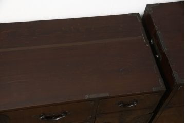 和製アンティーク　前面栗材　漆の綺麗な二段重ね米沢箪笥(時代箪笥、和タンス、収納たんす、衣装箪笥、チェスト、引き出し)(R-058623)