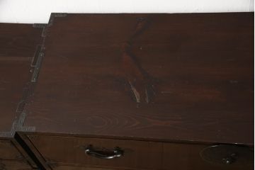 和製アンティーク　前面栗材　漆の綺麗な二段重ね米沢箪笥(時代箪笥、和タンス、収納たんす、衣装箪笥、チェスト、引き出し)(R-058623)