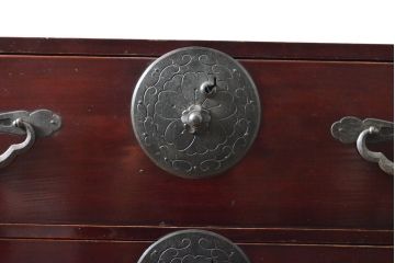 和製アンティーク　前面栗材　漆の綺麗な二段重ね米沢箪笥・上段(時代箪笥、和タンス、収納たんす、衣装箪笥、チェスト、引き出し)(R-058624)