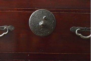 和製アンティーク　前面栗材　漆の綺麗な二段重ね米沢箪笥・上段(時代箪笥、和タンス、収納たんす、衣装箪笥、チェスト、引き出し)(R-058624)