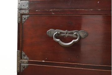 和製アンティーク　前面栗材　漆の綺麗な二段重ね米沢箪笥・下段(時代箪笥、和タンス、収納たんす、衣装箪笥、チェスト、引き出し)(R-058625)