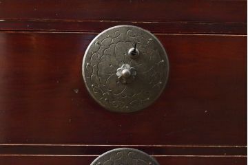 和製アンティーク　前面栗材　漆の綺麗な二段重ね米沢箪笥・下段(時代箪笥、和タンス、収納たんす、衣装箪笥、チェスト、引き出し)(R-058625)