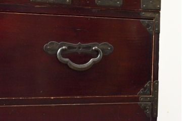 和製アンティーク　前面栗材　漆の綺麗な二段重ね米沢箪笥・下段(時代箪笥、和タンス、収納たんす、衣装箪笥、チェスト、引き出し)(R-058625)