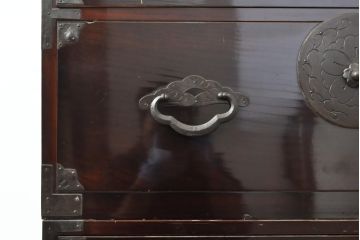 和製アンティーク　極上美品!　前板栗材　漆のキレイな米沢箪笥(和タンス、衣装たんす、時代箪笥、引き出し)(R-058626)