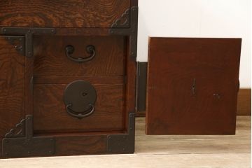 和製アンティーク　上手物!　前面欅(ケヤキ)材　玉杢　供縁　美しい木の風合いを存分に堪能できる仙台箪笥・下段(和タンス、衣装タンス、時代箪笥、引き出し)(R-058633)