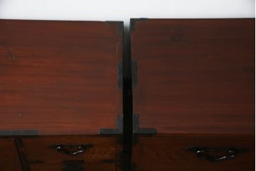 和製アンティーク　上手物!　前面欅(ケヤキ)材・中桐　シンプルな金具と美しい色合いが目を引く特注米沢箪笥(和タンス、衣装箪笥、収納たんす、時代箪笥)(R-058635)